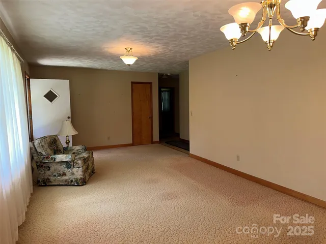 a view of livingroom with furniture