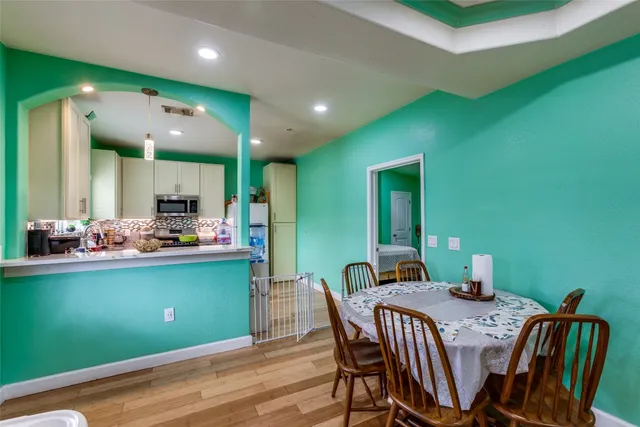 a view of a livingroom with furniture and a livingroom