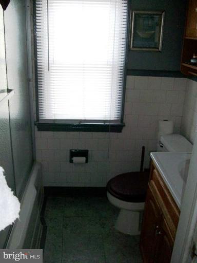 5015 Pilgrim Road Baltimore, MD 21214 - Photo 9 of 12 Bath