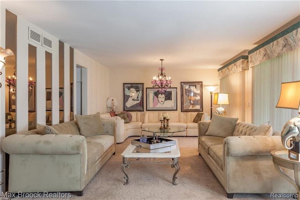 35611 Fredericksburg Road Farmington Hills, MI 48331 - Photo 23 of 36