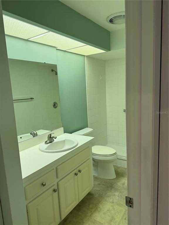 3115 Mission Grove Drive Palm Harbor, FL 34684 - Photo 12 of 13 a bathroom with a toilet sink and mirror