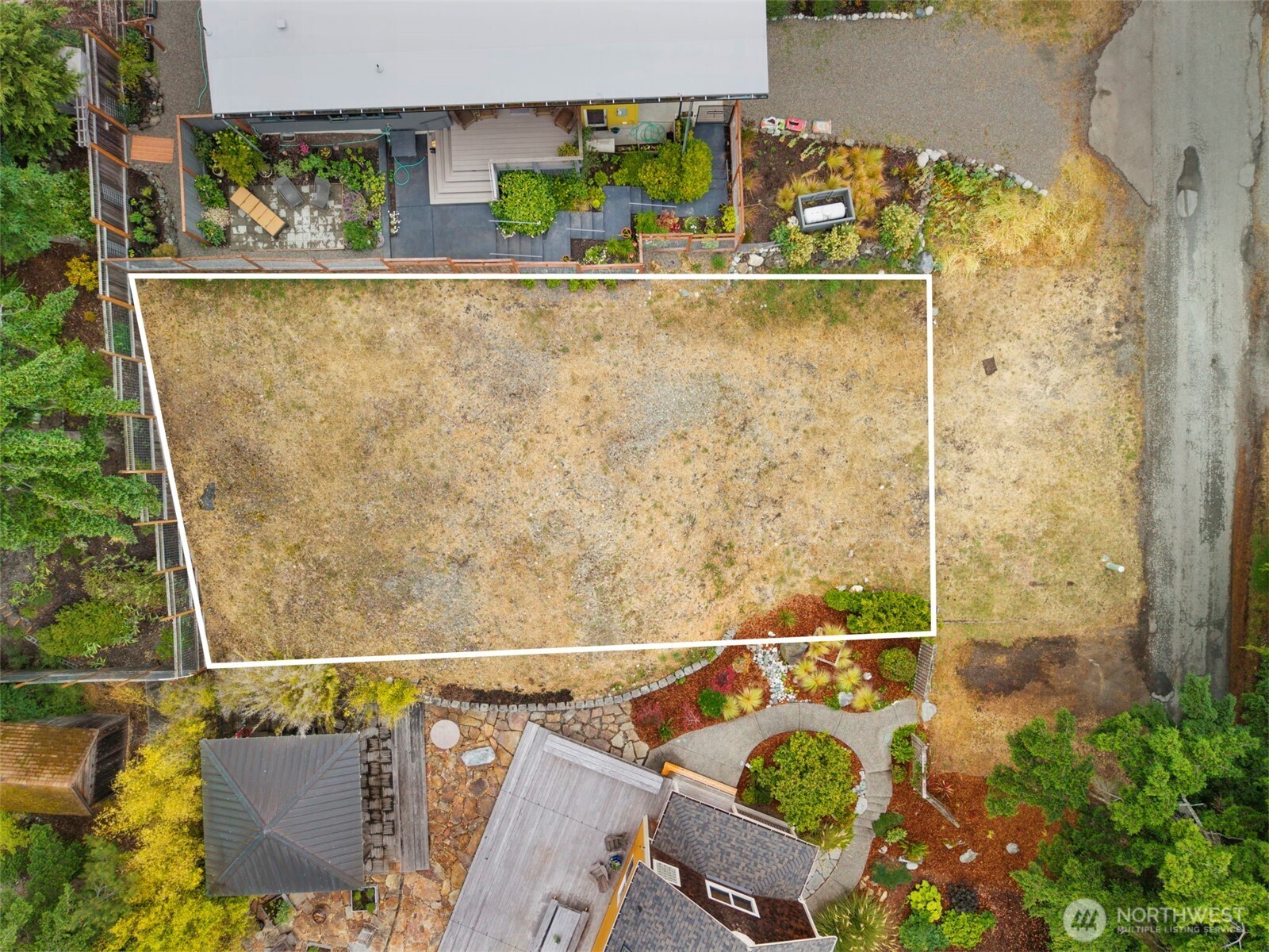 9999 P Street Port Townsend, WA 98368 - Photo 9 of 25 view of outdoor space with seating area and car parked