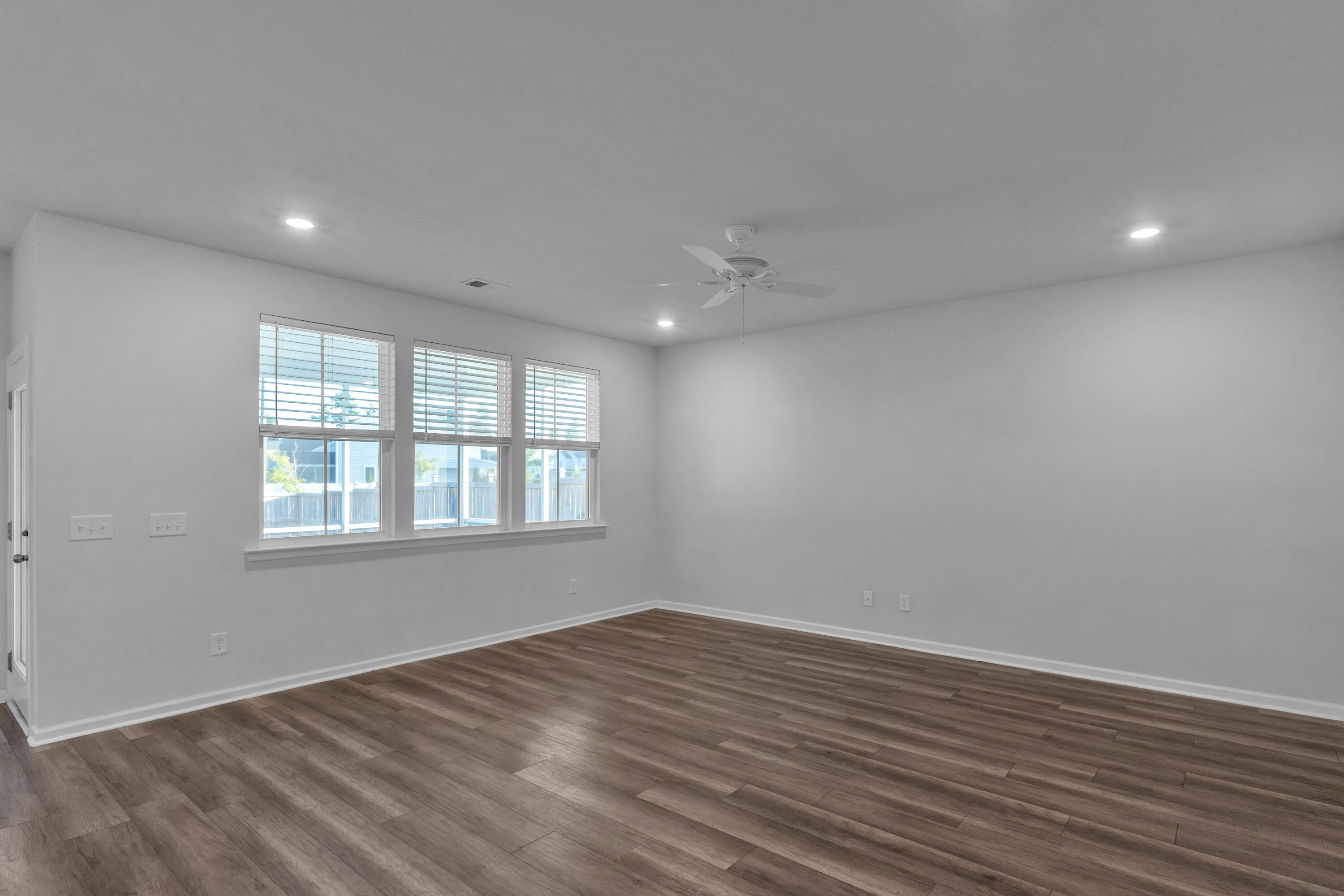 457 Richfield Way Summerville, SC 29486 - Photo 5 of 21 Open Living Room