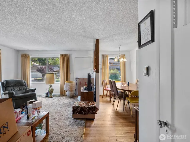 $900,000 | 15031 78th Avenue Northeast, Kenmore, WA 98028