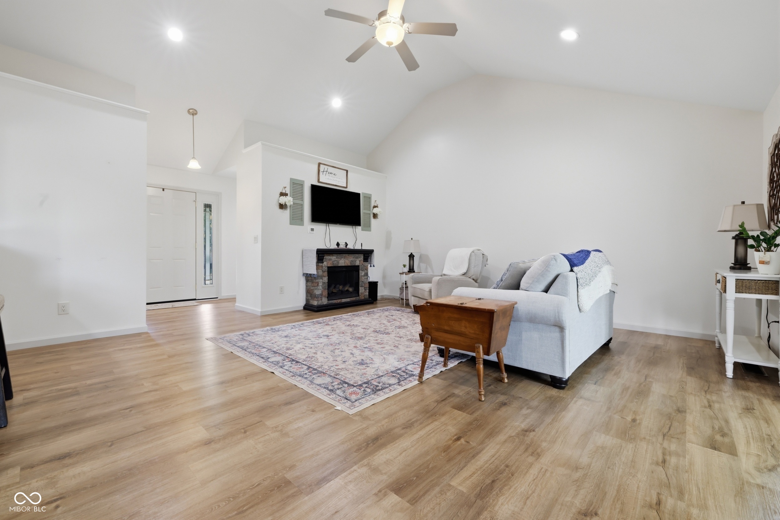 815 Stewart Road Anderson, IN 46012 - Photo 4 of 31