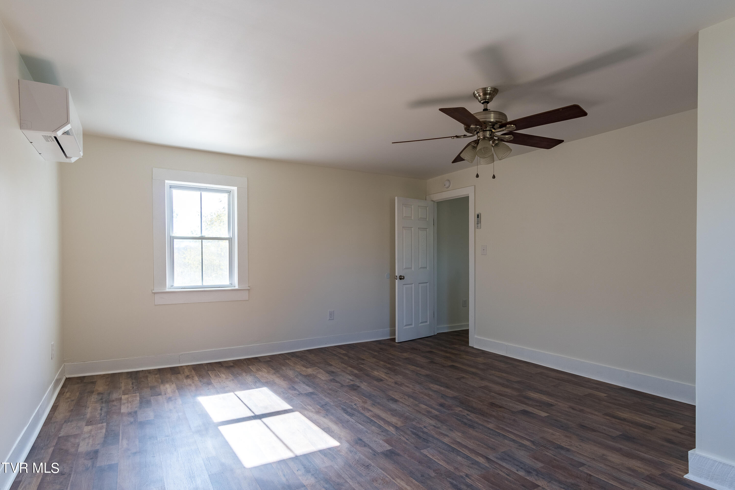 1531 East Stage Coach Road Greeneville, TN 37743 - Photo 23 of 42 interior-25