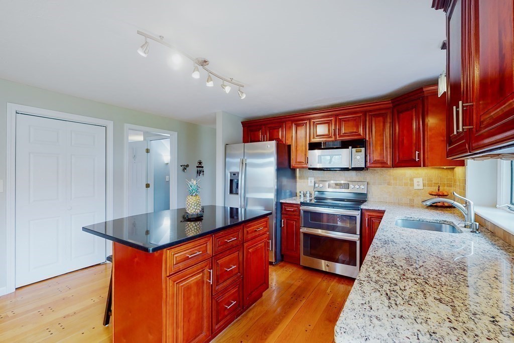 2 Shepherd Lane Medfield, MA 02052 - Photo 4 of 30