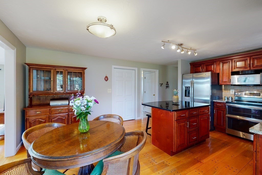 2 Shepherd Lane Medfield, MA 02052 - Photo 7 of 30