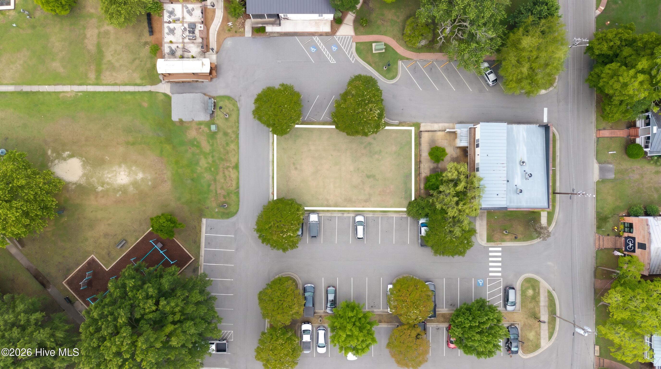 111 West Water Street Edenton, NC 27932 - Photo 2 of 5 Parking lot view