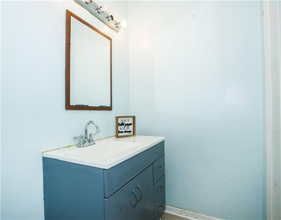 3831 Fairmont Avenue Macon, GA 31204 - Photo 19 of 29 a bathroom with a sink vanity and a mirror