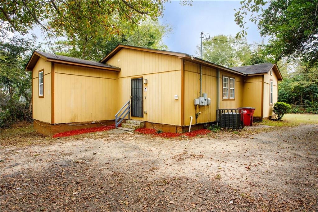 3831 Fairmont Avenue Macon, GA 31204 - Photo 25 of 29 front view of a house with a yard