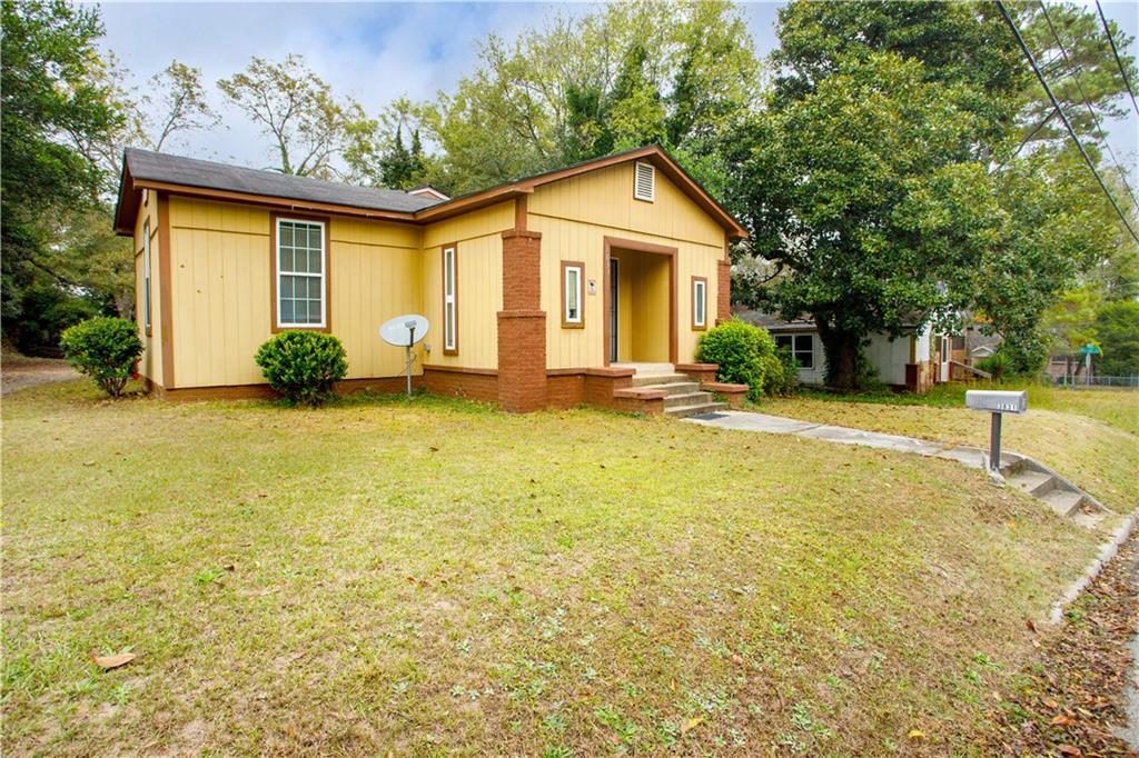 3831 Fairmont Avenue Macon, GA 31204 - Photo 5 of 29 a view of a house with a swimming pool