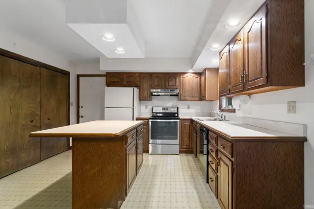 $240,000 | 911 Stahl Court, Evansville, IN 47715