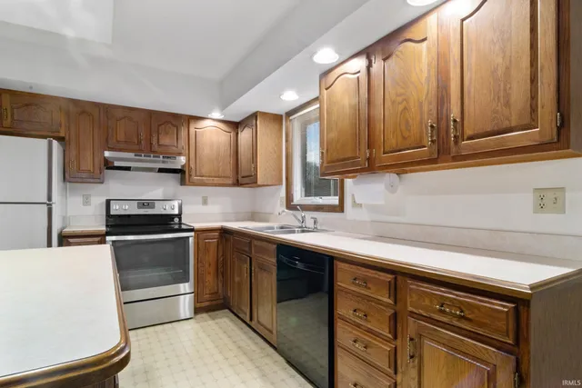 $240,000 | 911 Stahl Court, Evansville, IN 47715