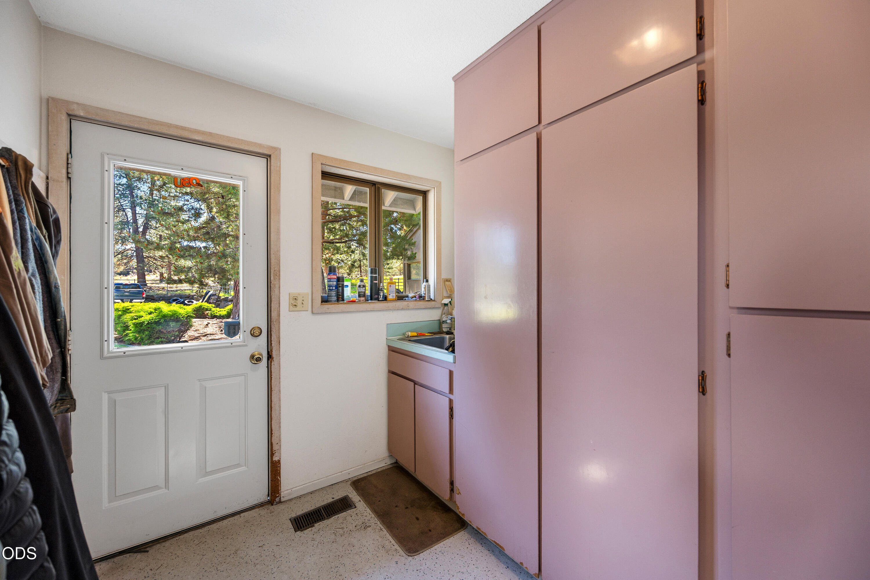 60266 Tekampe Road Bend, OR 97702 - Photo 18 of 56