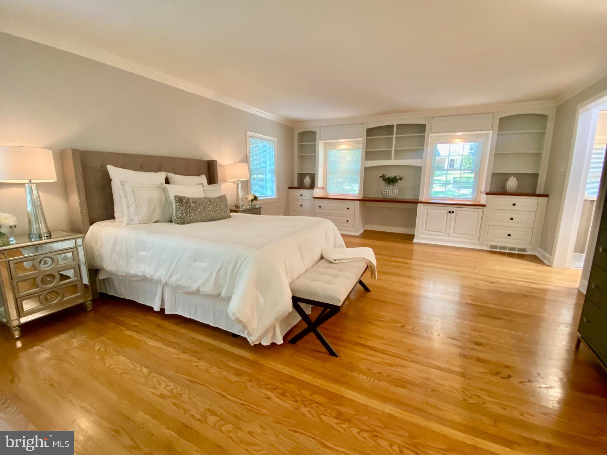 39 Highview Drive Wayne, PA 19087 - Photo 25 of 50 Primary Bedroom with built-ins