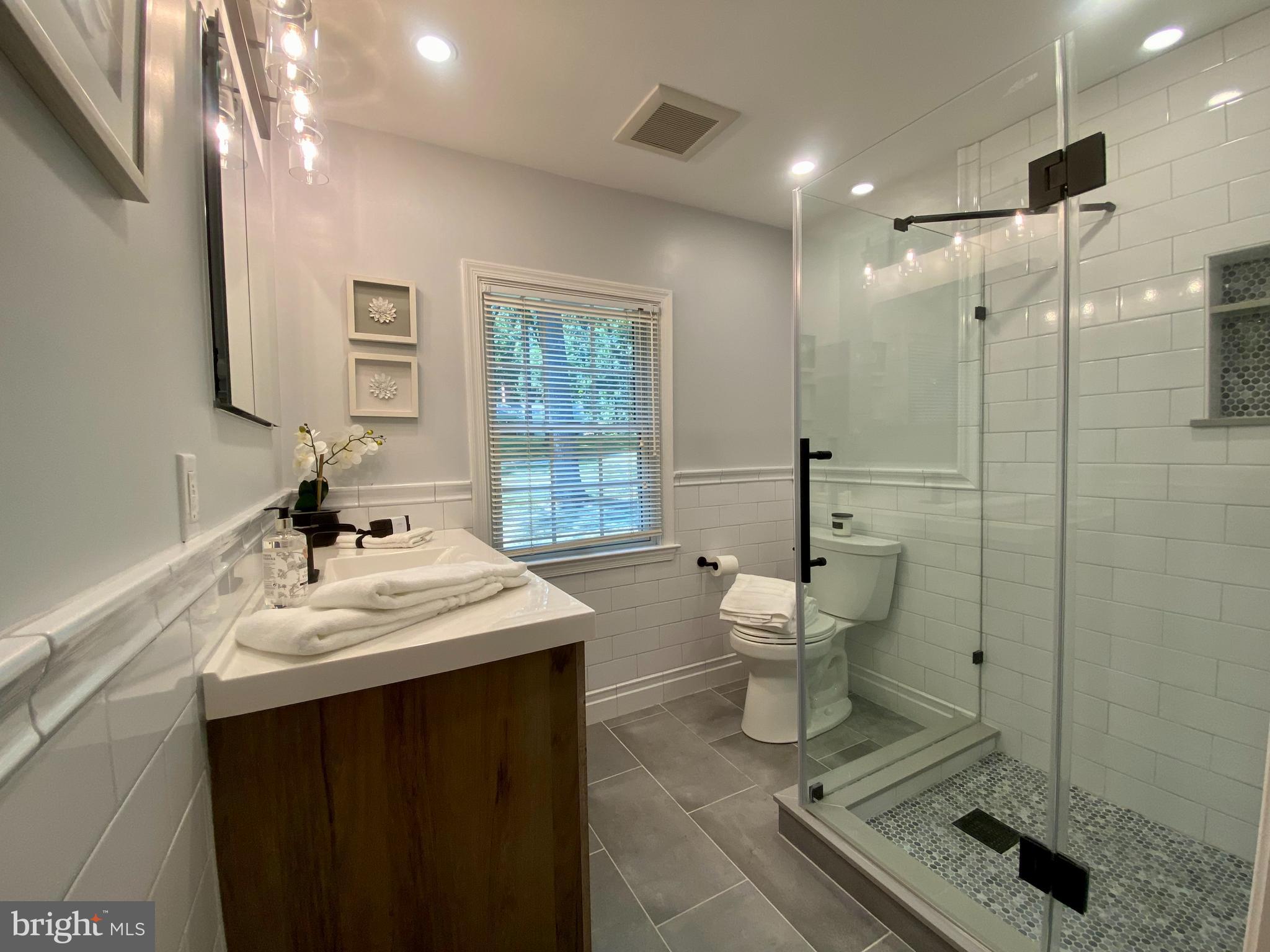 39 Highview Drive Wayne, PA 19087 - Photo 27 of 50 Updated en-suite Primary Bedroom Bathroom