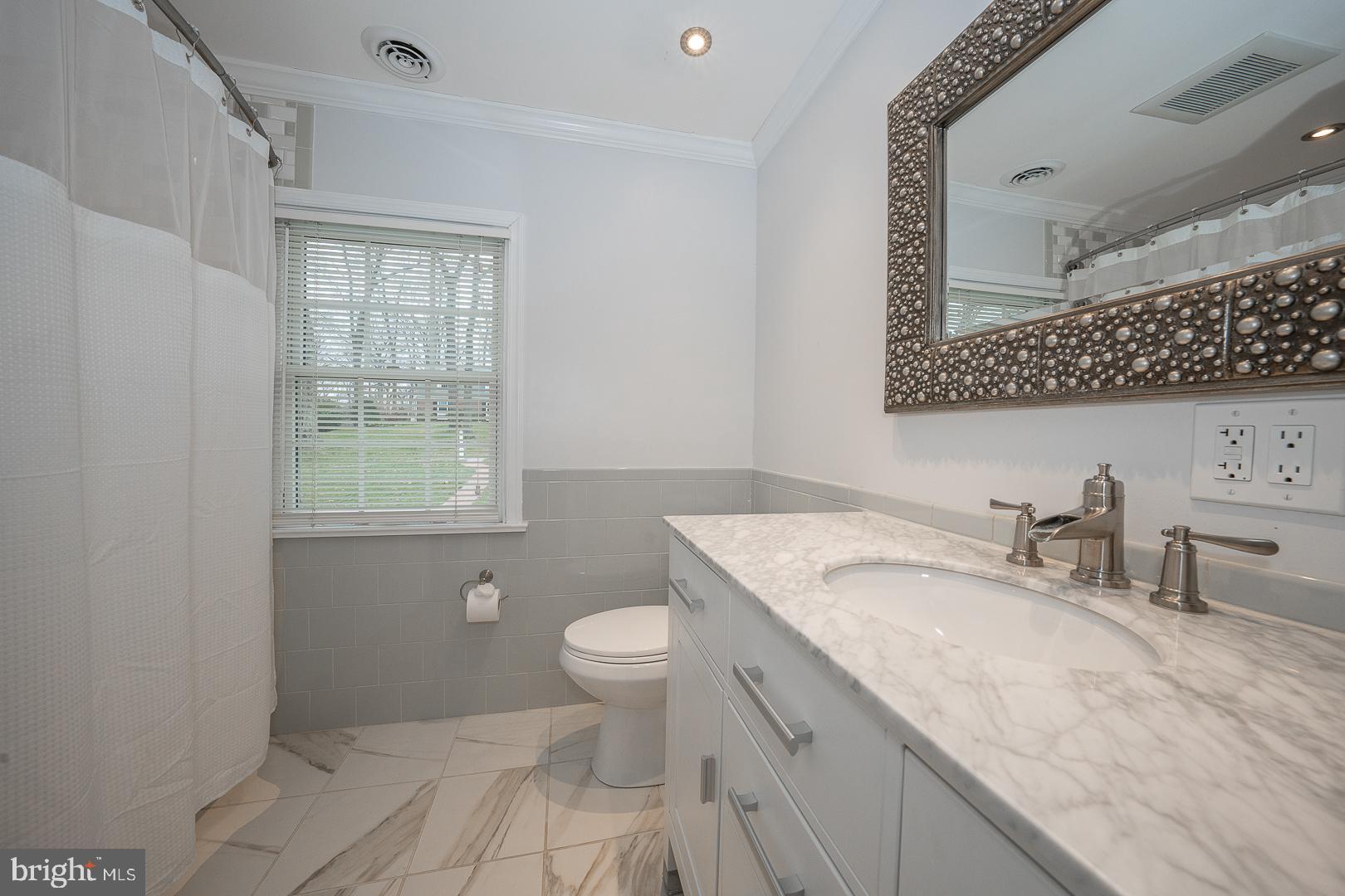 39 Highview Drive Wayne, PA 19087 - Photo 32 of 50 Updated Full Hall Bathroom