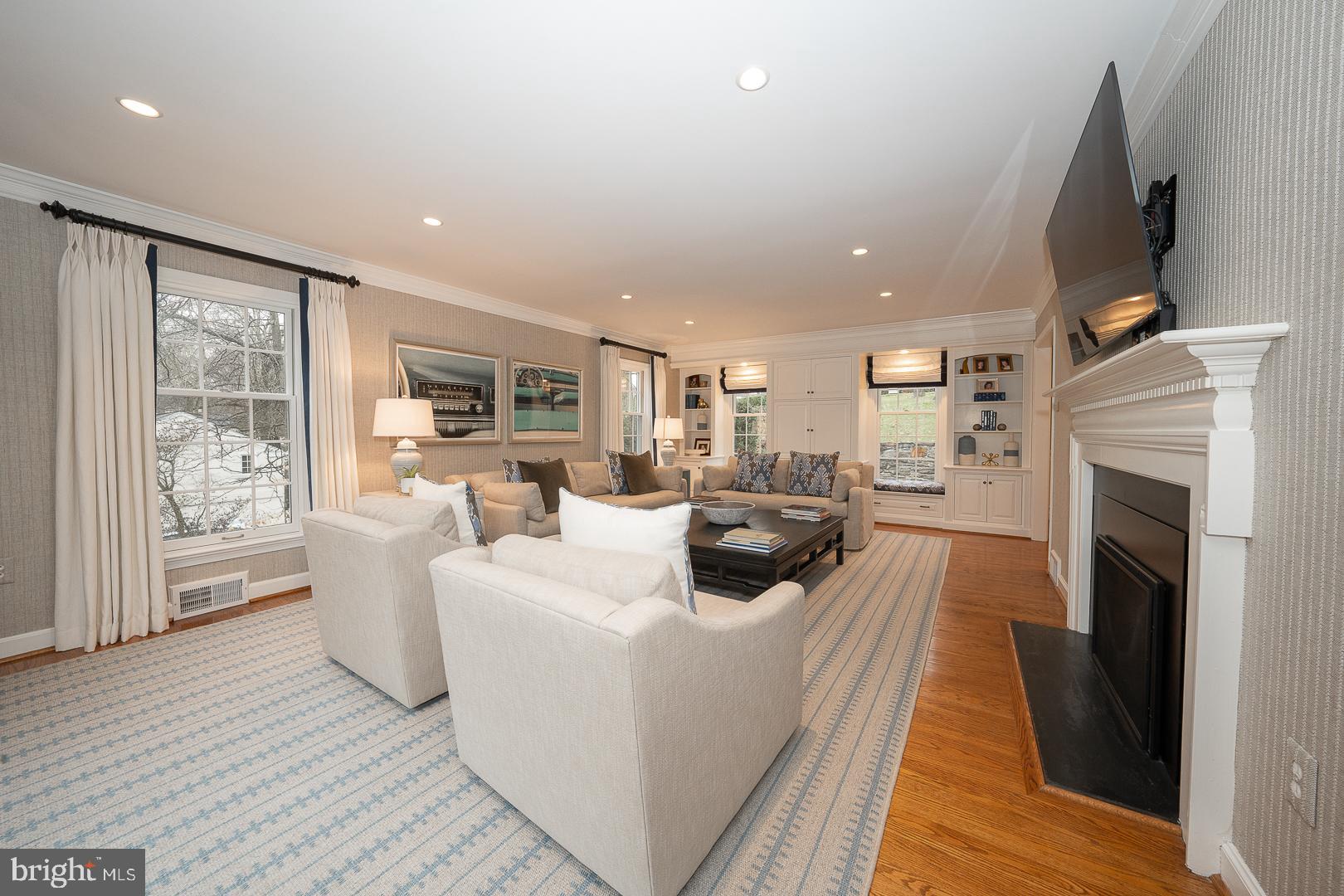 39 Highview Drive Wayne, PA 19087 - Photo 7 of 50 Living Room