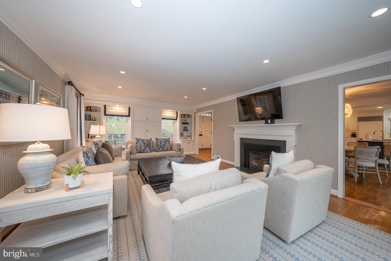 39 Highview Drive Wayne, PA 19087 - Photo 9 of 50 Living Room - Breakfast room to right