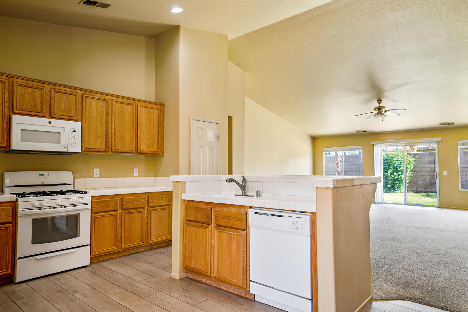 80672 Freedom Avenue Indio, CA 92201 - Photo 3 of 31 DSC02378