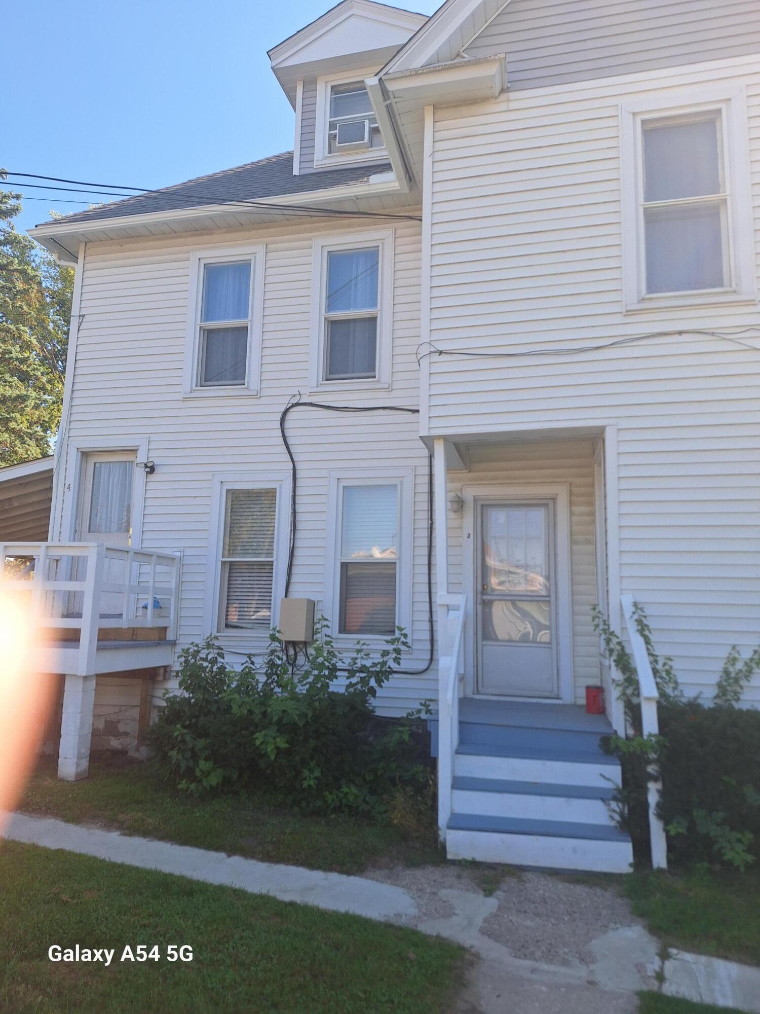 141 County Street Milan, MI 48160 - Photo 5 of 15 20251004_113621