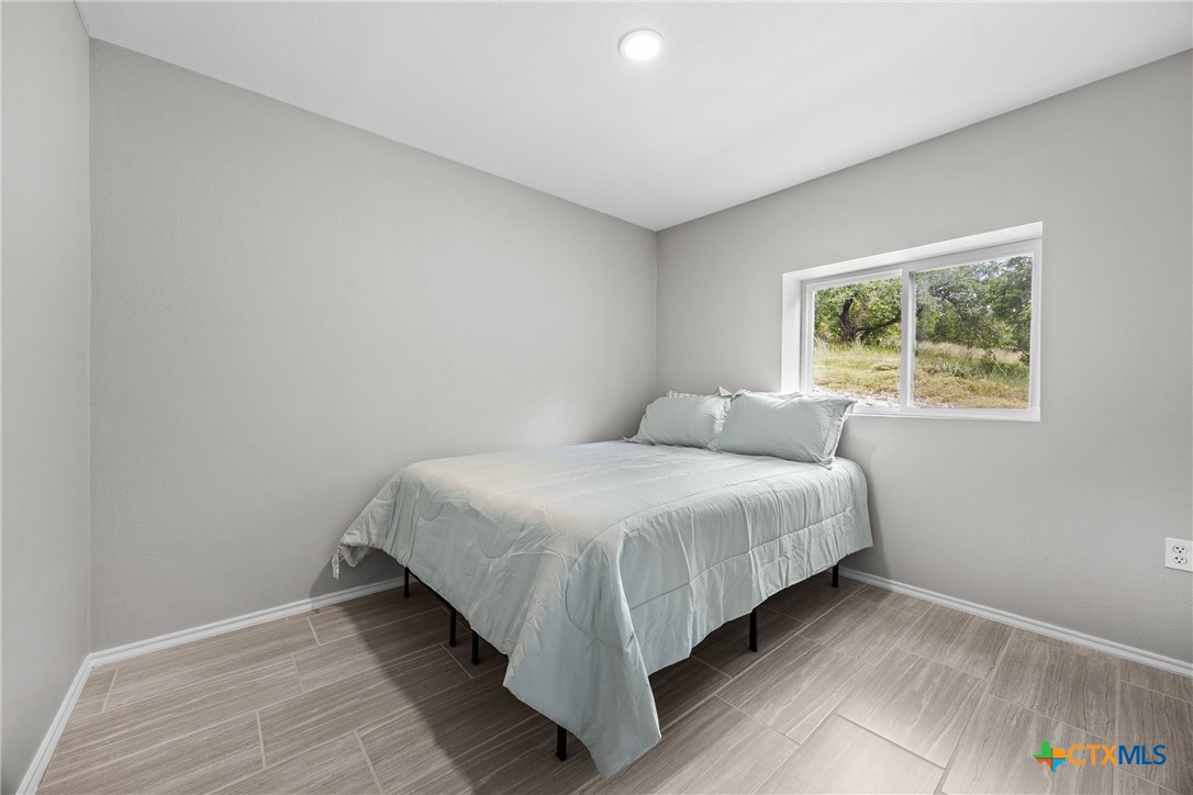 115 Spotted Fawn Gatesville, TX 76528 - Photo 19 of 38 a bedroom with a bed and a window