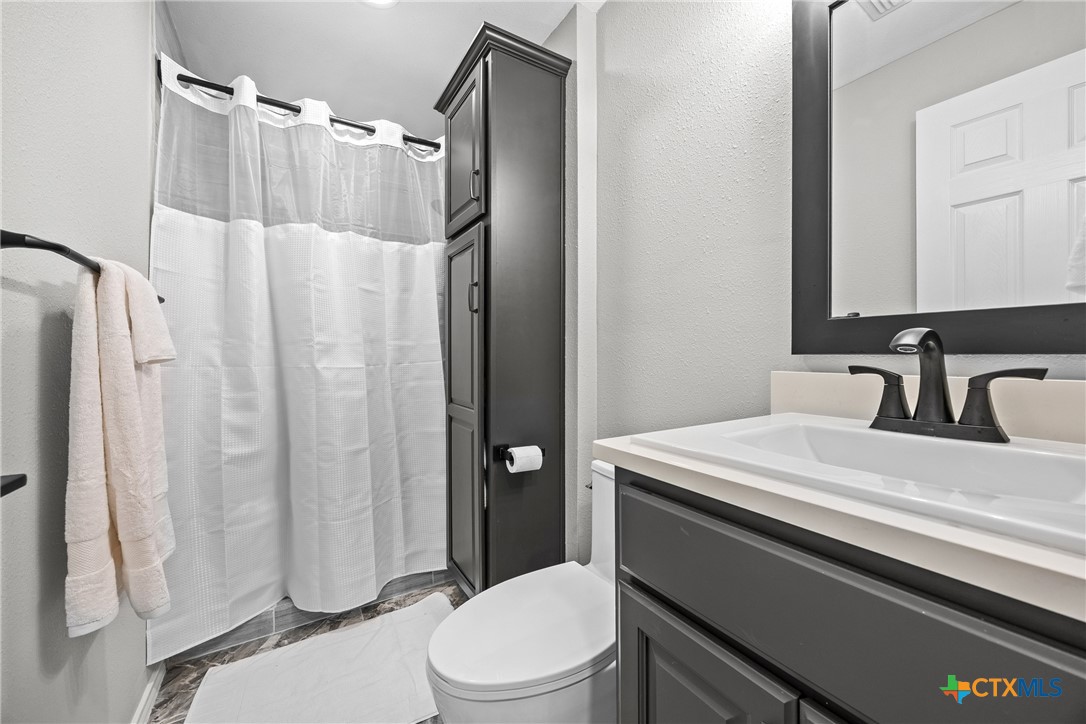 115 Spotted Fawn Gatesville, TX 76528 - Photo 20 of 38 a bathroom with a sink a toilet and shower