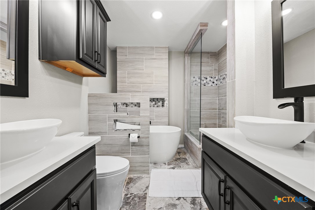115 Spotted Fawn Gatesville, TX 76528 - Photo 26 of 38 a bathroom with a sink toilet a mirror and shower