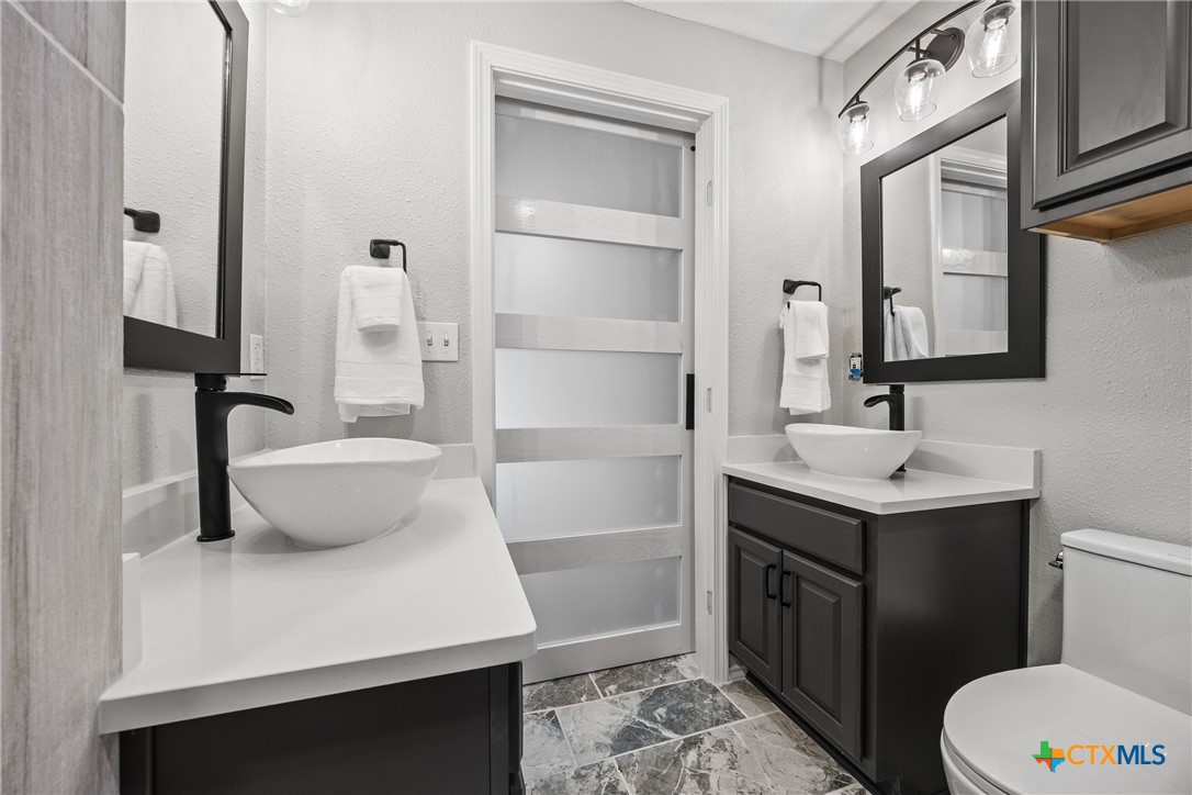 115 Spotted Fawn Gatesville, TX 76528 - Photo 29 of 38 a bathroom with a sink toilet and mirror