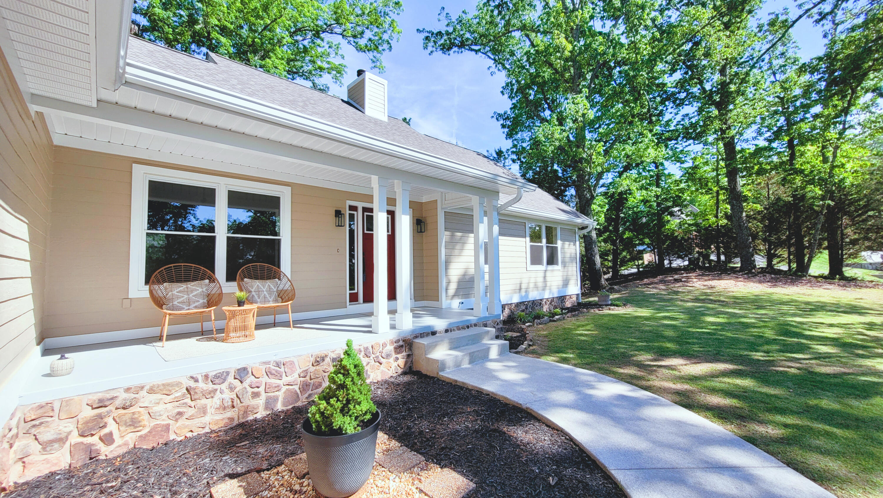 5227 Bell Ridge Drive Apison, TN 37302 - Photo 3 of 58 Front porch