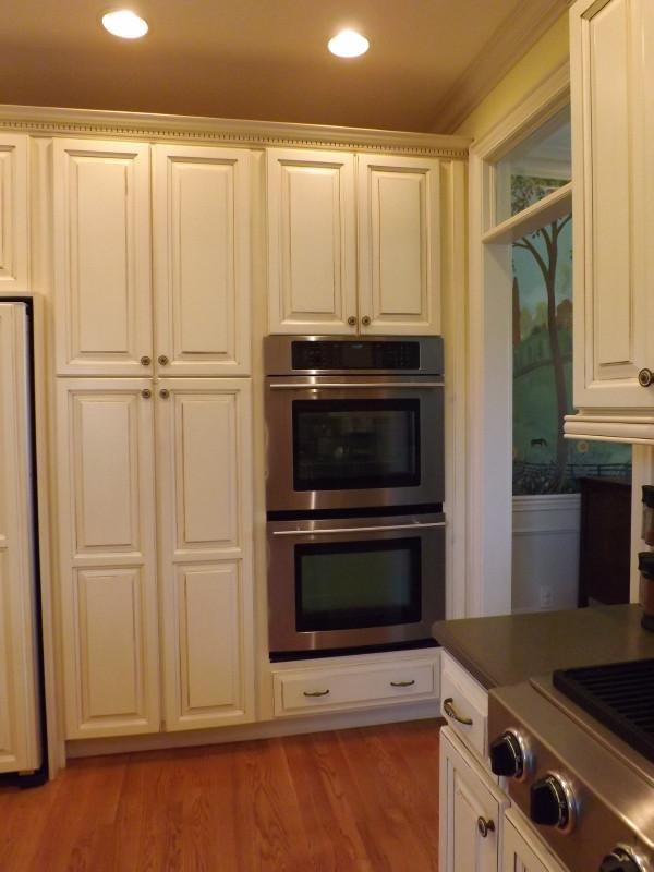 2165 Rollingdale Road Lexington, KY 40513 - Photo 20 of 59 PANTRY ON LEFT AND DOUBLE OVEN WITH THE