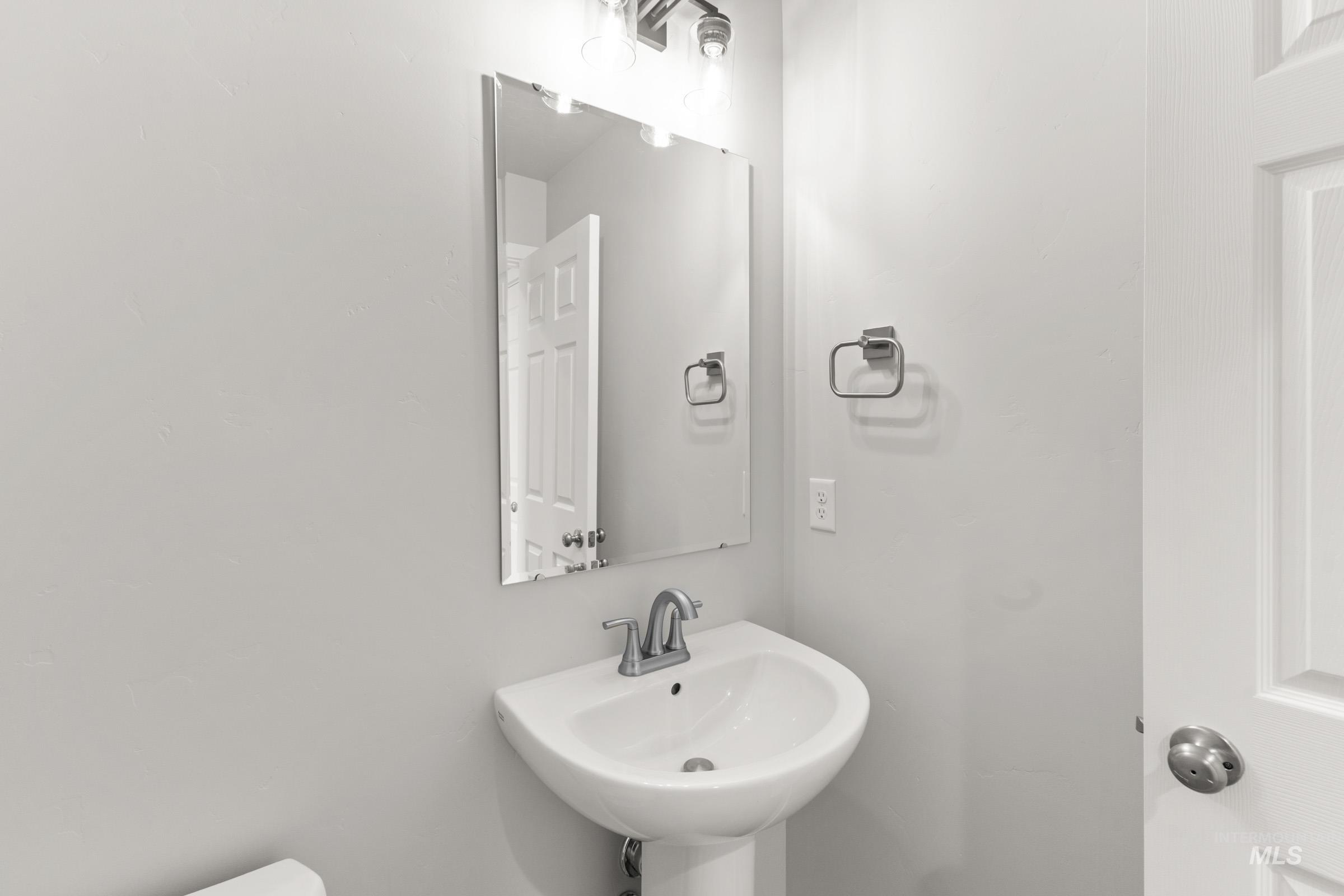 461 Waverly Avenue Middleton, ID 83644 - Photo 10 of 22 Bathroom with toilet