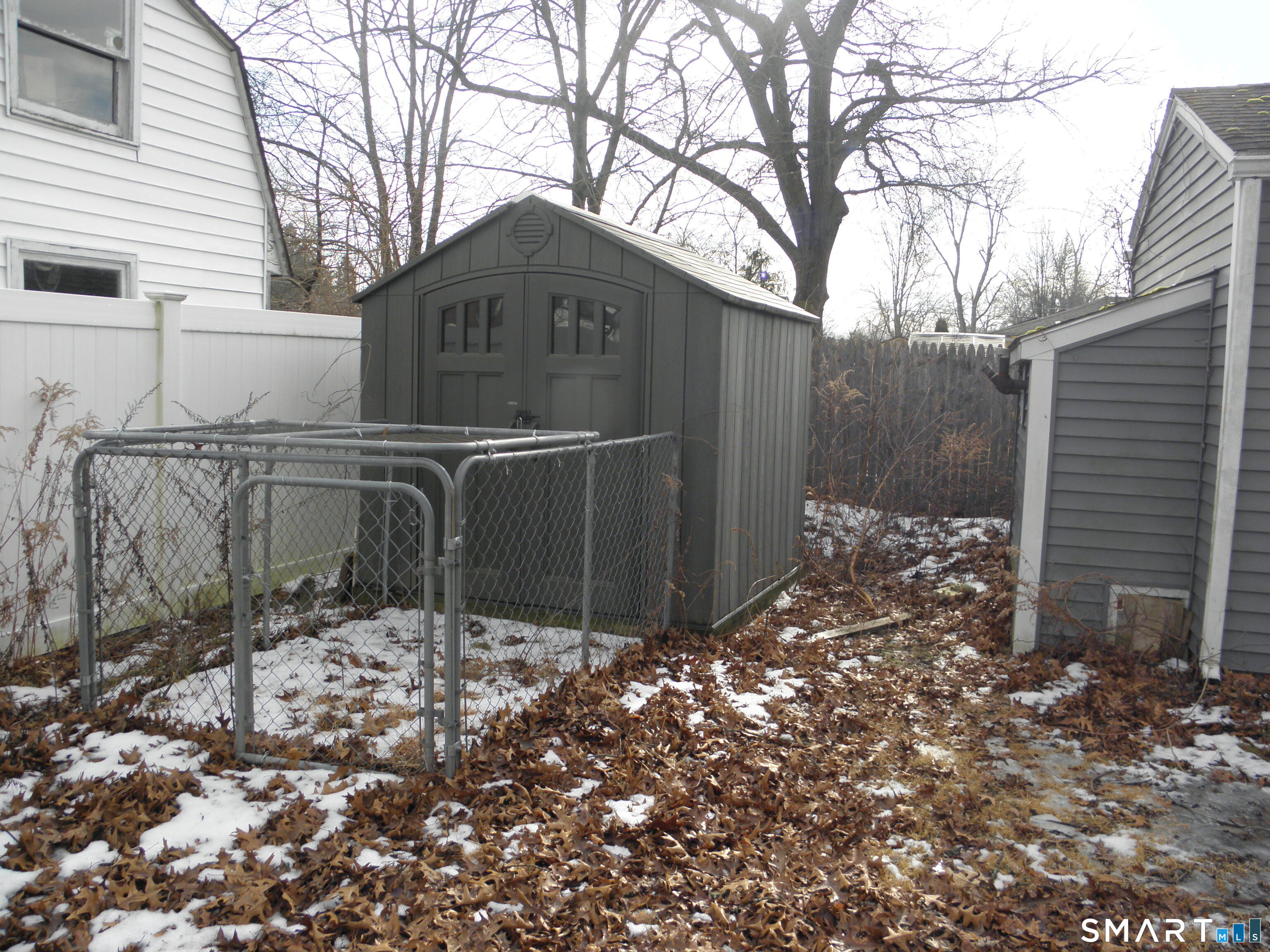 32 Walnut Circle Windsor Locks, CT 06096 - Photo 3 of 11 a backyard of a house