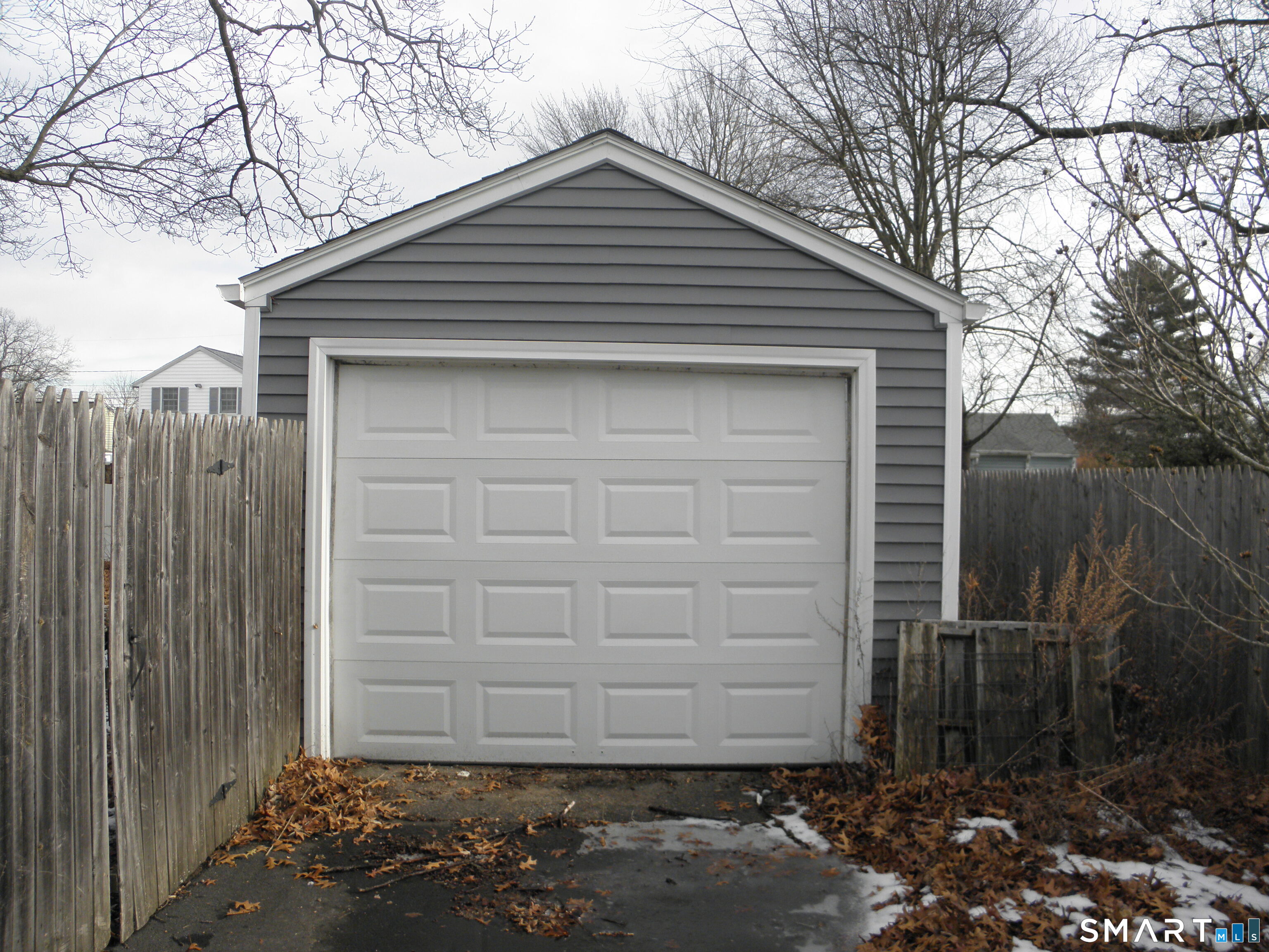 32 Walnut Circle Windsor Locks, CT 06096 - Photo 4 of 11 a front view of a house