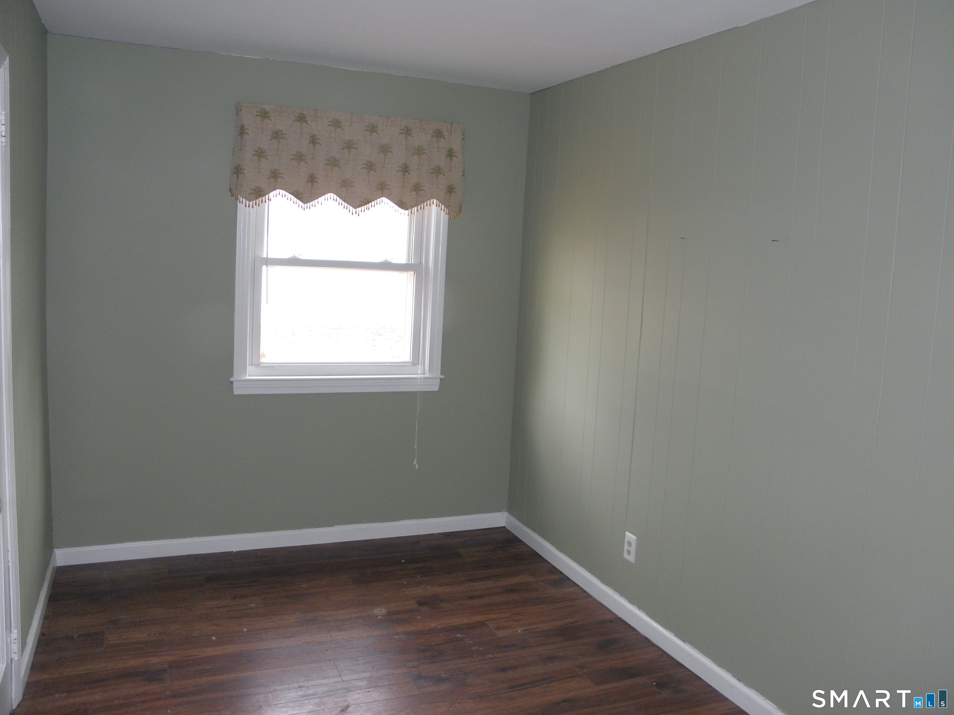 32 Walnut Circle Windsor Locks, CT 06096 - Photo 9 of 11 an empty room with a window