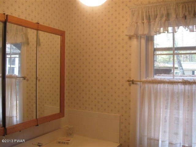 104 Wallenpaupack Road Lakeville, PA 18438 - Photo 14 of 20
