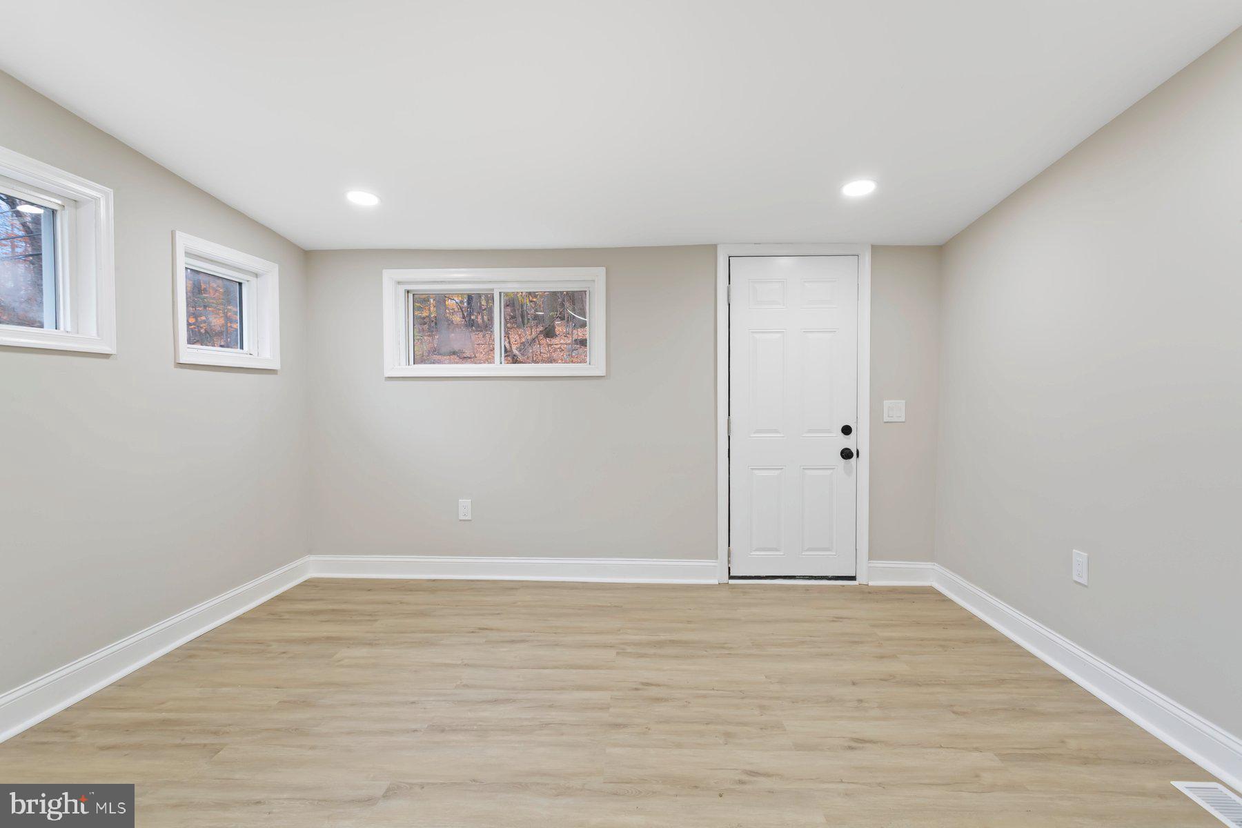 4810 Old Swimming Pool Road Frederick, MD 21703 - Photo 19 of 40 Family Room