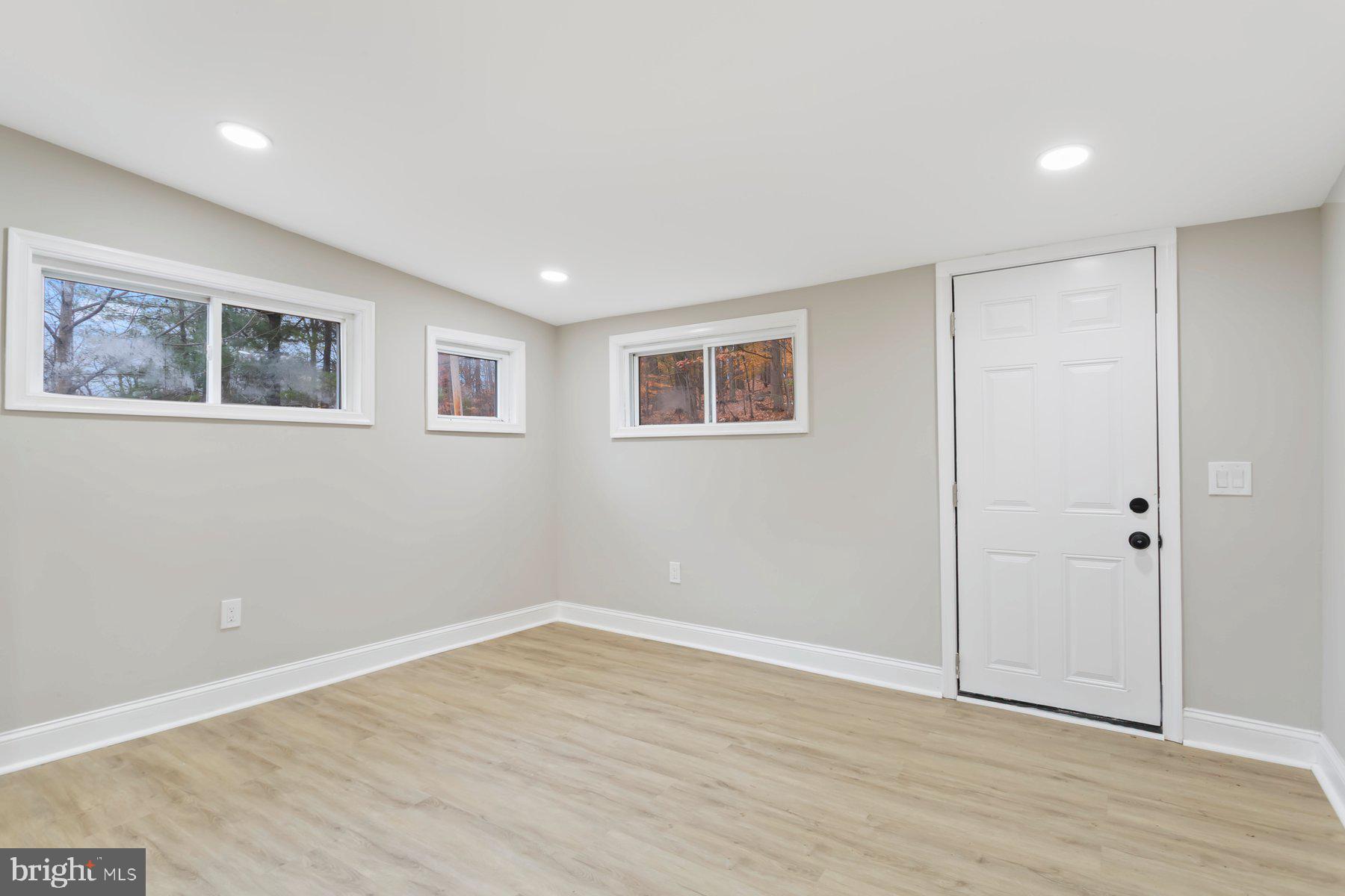 4810 Old Swimming Pool Road Frederick, MD 21703 - Photo 20 of 40 Family Room