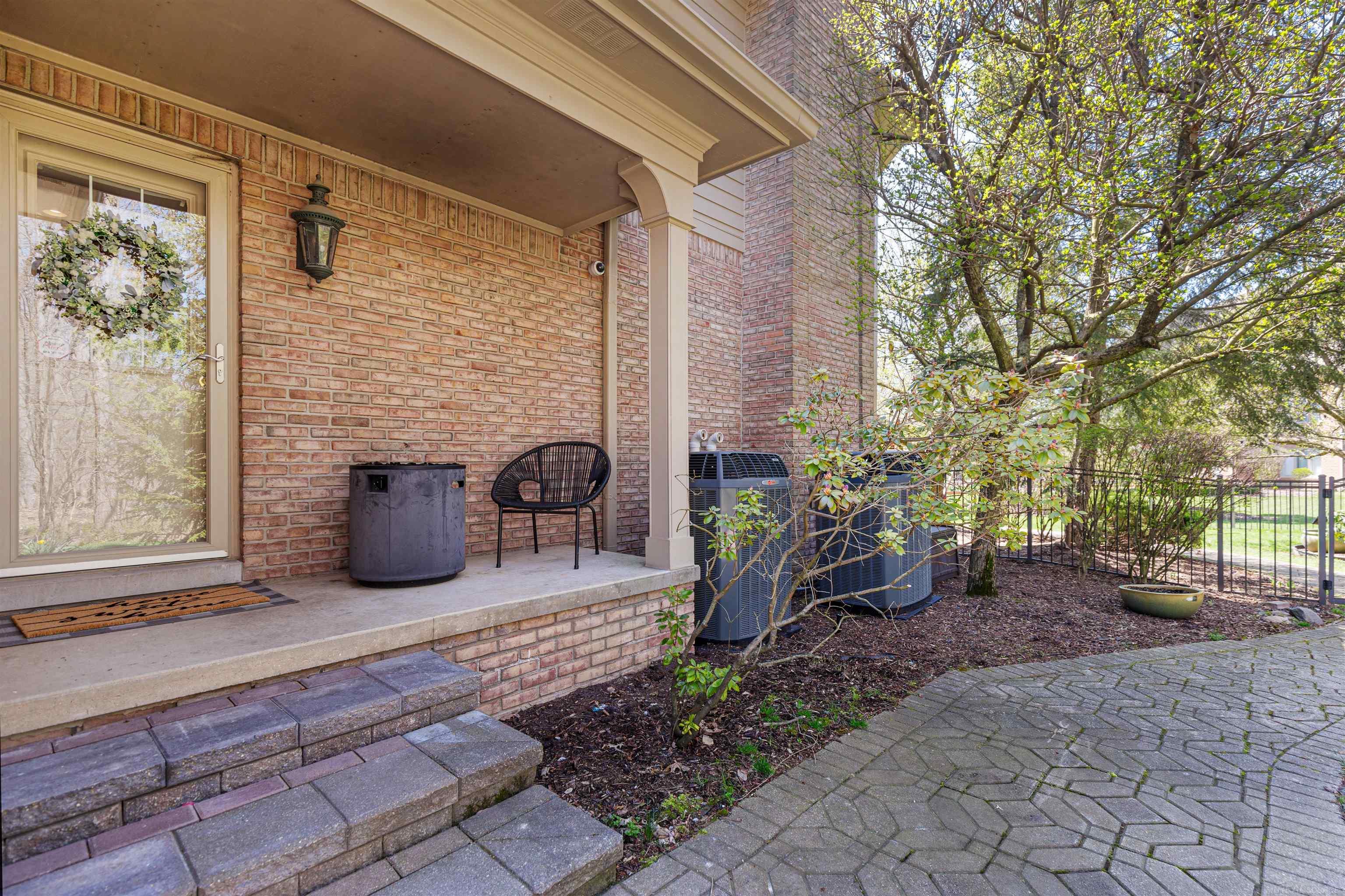 5714 Carrollton Court Rochester, MI 48306 - Photo 6 of 83 50138827-55ce5027-b011-494a-8997-376cf9b3fffa.JPG