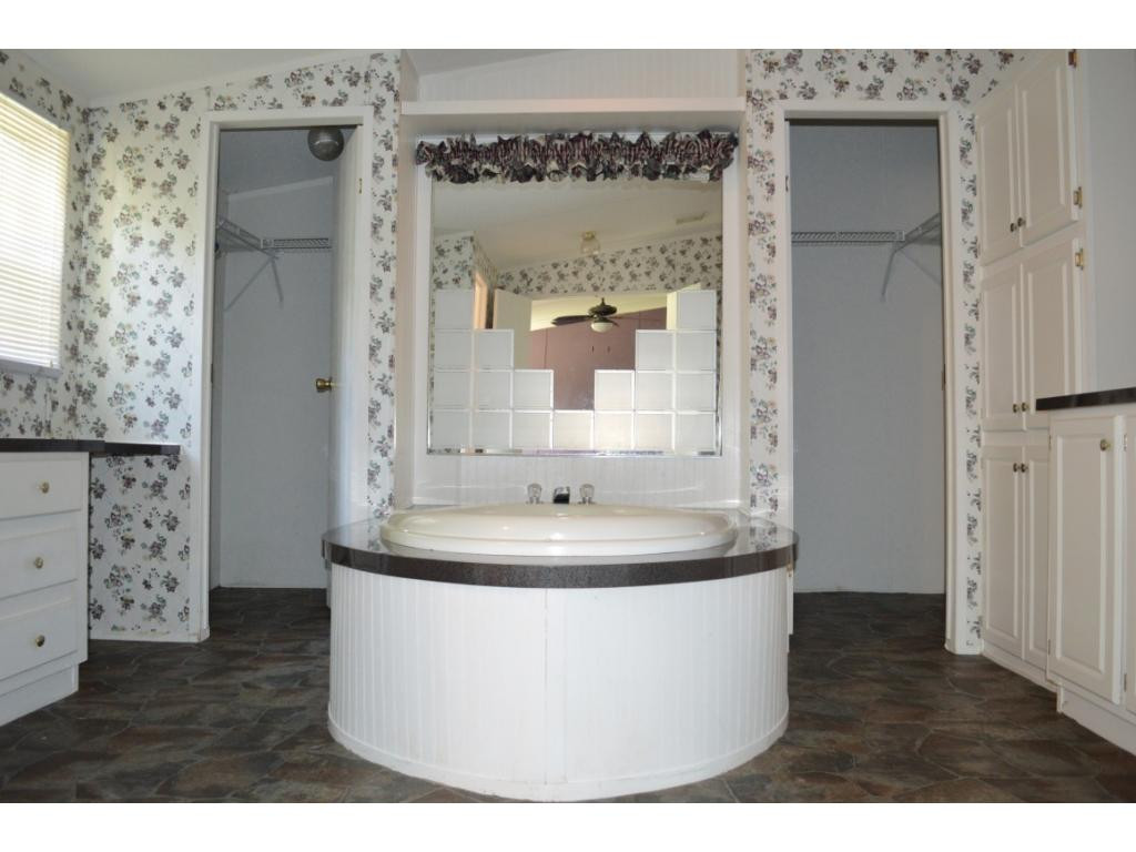 361 Dog Walk Road Greeneville, TN 37745 - Photo 13 of 21 Garden Tub