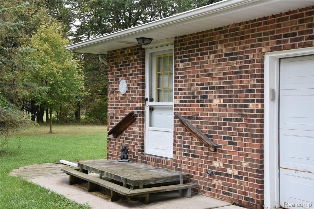 634 South Maple Leaf Road Lapeer, MI 48446 - Photo 21 of 37 WES_1178.JPG