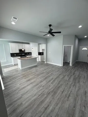 $2,350 | 3115 Prairie Avenue, Fort Worth, TX 76106