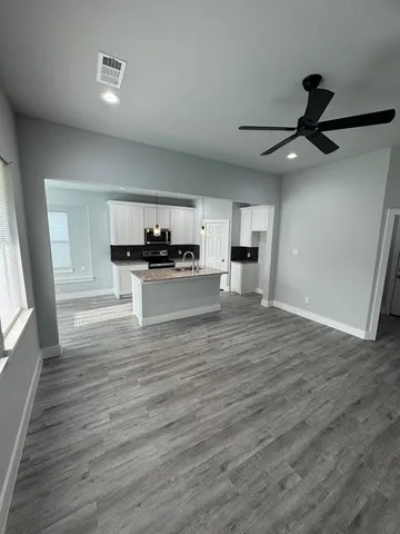 $2,350 | 3115 Prairie Avenue, Fort Worth, TX 76106