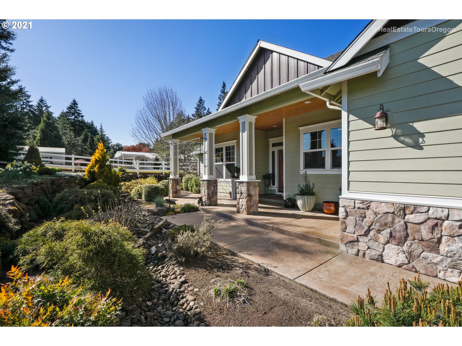 21585 Northeast Hidden Springs Road Dundee, OR 97115 - Photo 4 of 32 Gallery Image 4