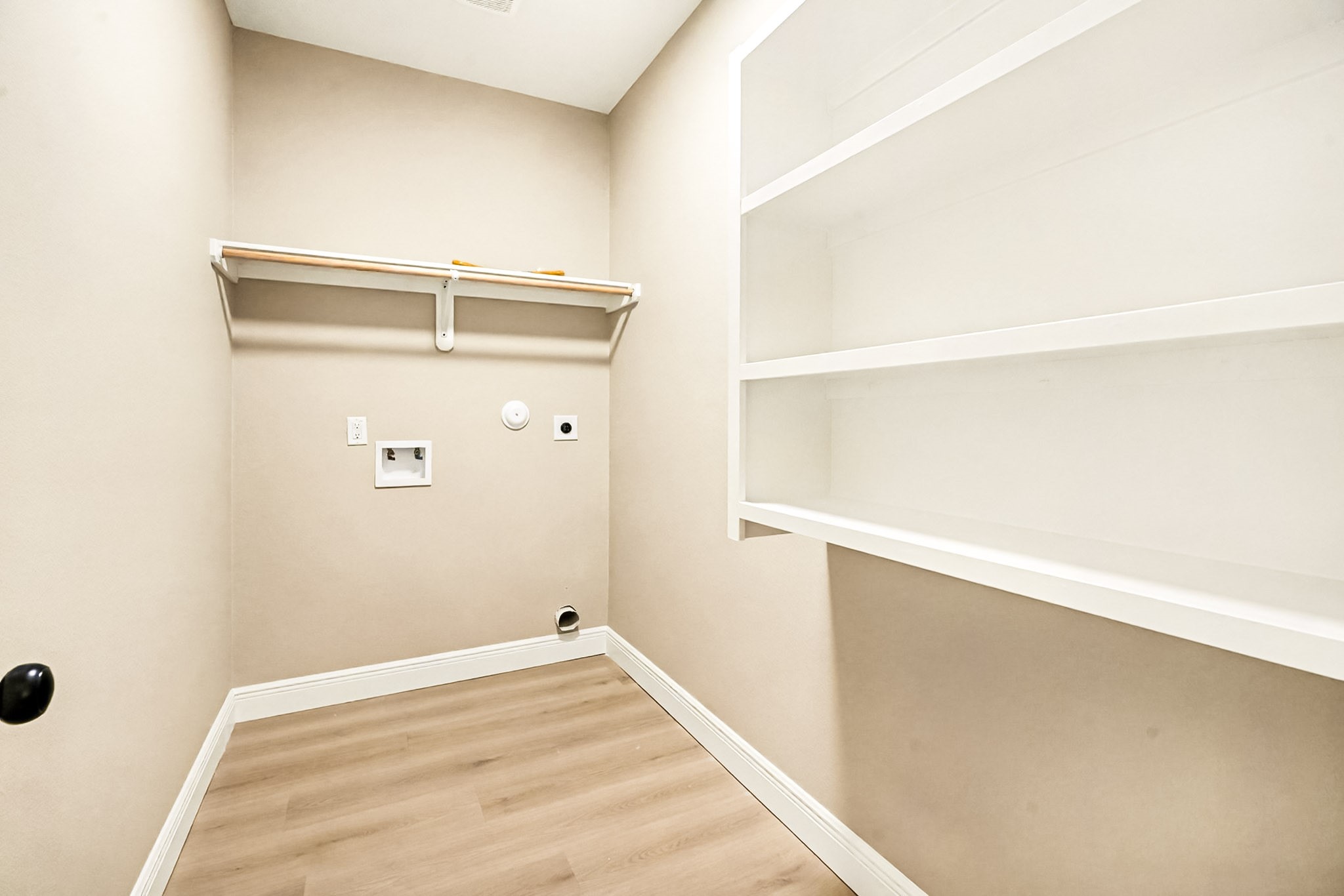 2008 Bellview Street La Marque, TX 77568 - Photo 17 of 17 a view of closet