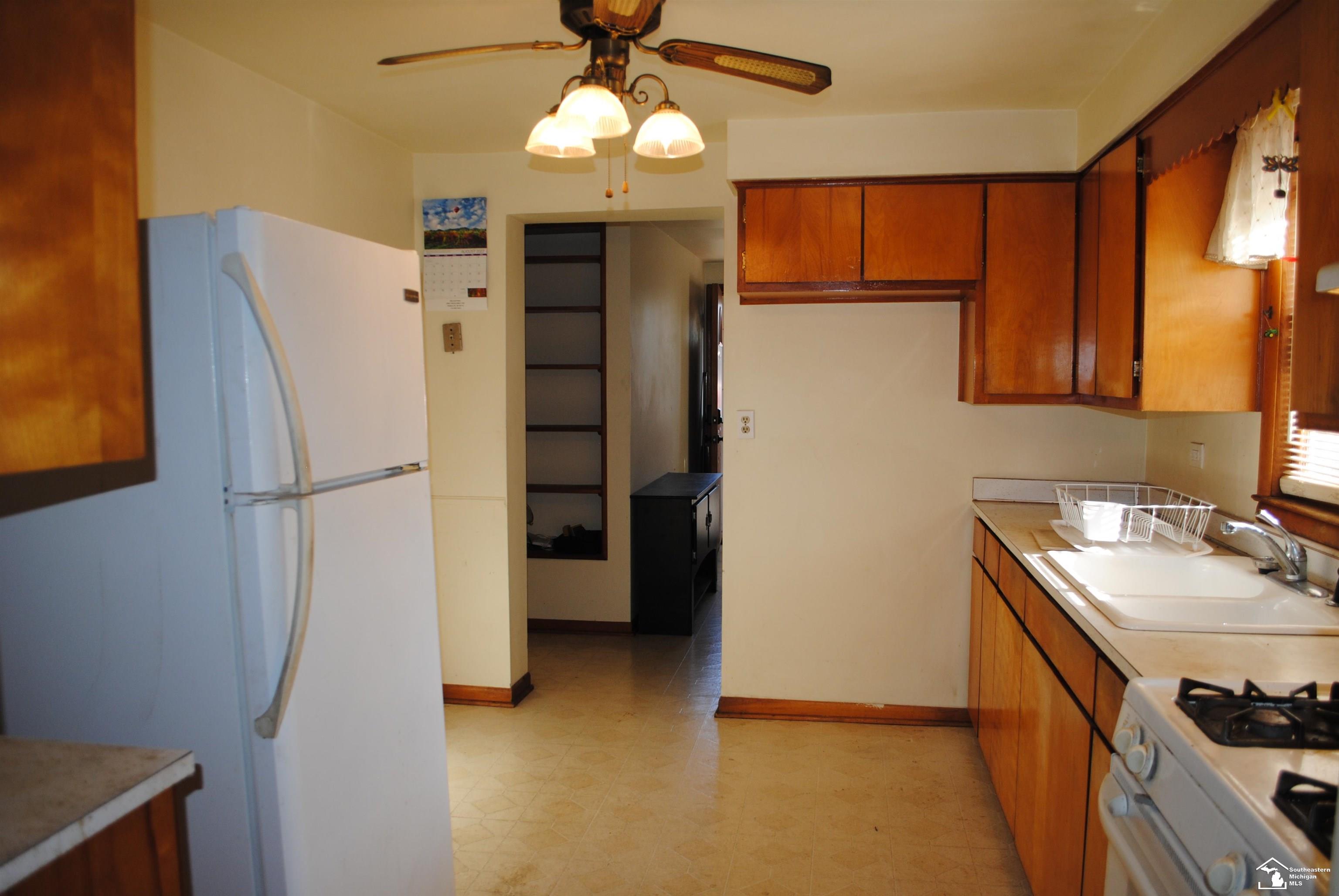 15359 Beech Daly Road Taylor, MI 48180 - Photo 3 of 19 50099093-2.JPG