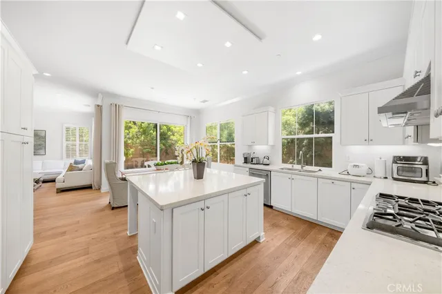 $8,000 | 61 Belfast, Irvine, CA 92620