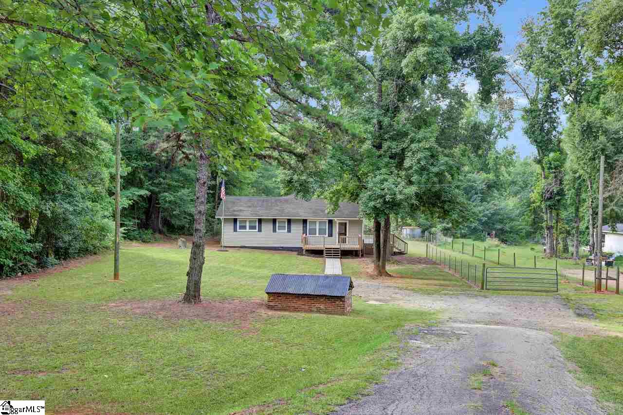 4925 Torrington Road Laurens, SC 29360 - Photo 1 of 33