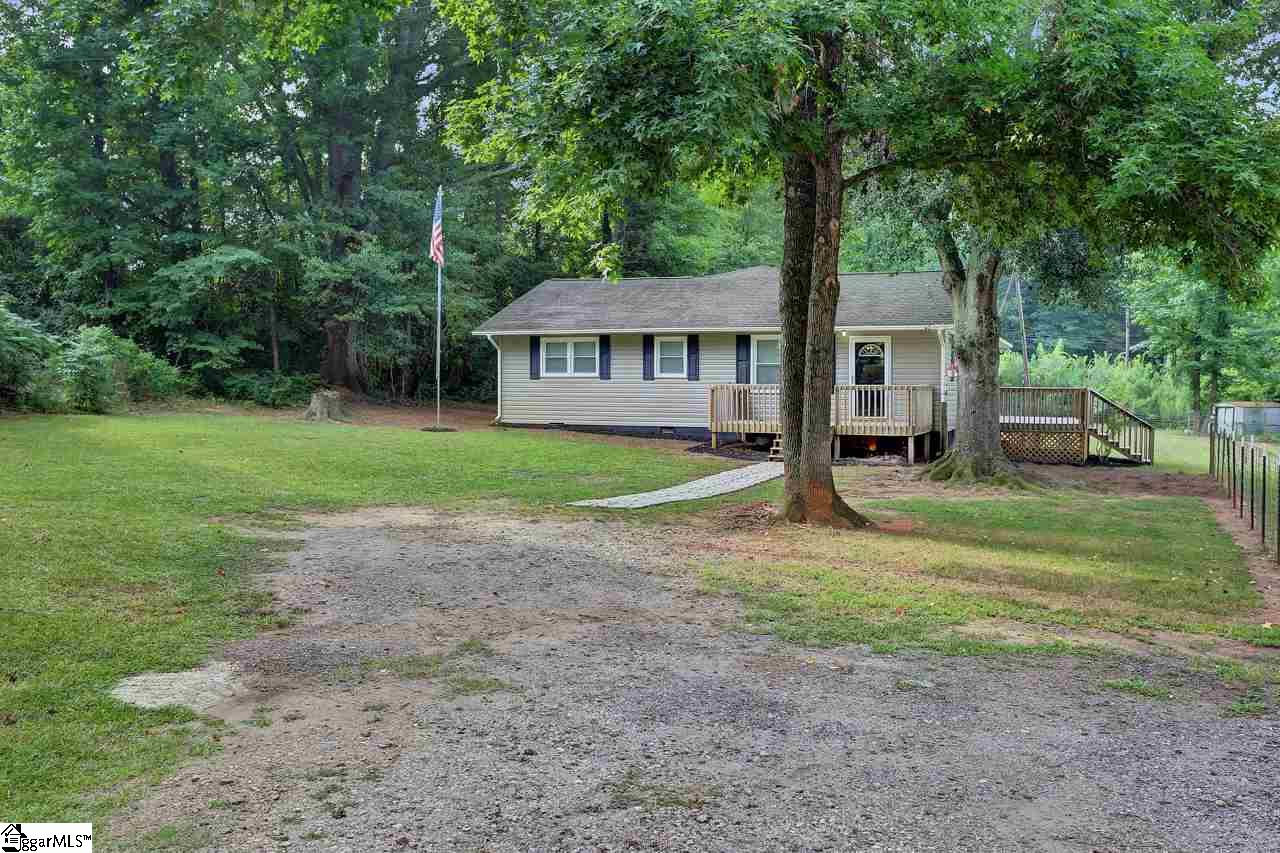 4925 Torrington Road Laurens, SC 29360 - Photo 2 of 33